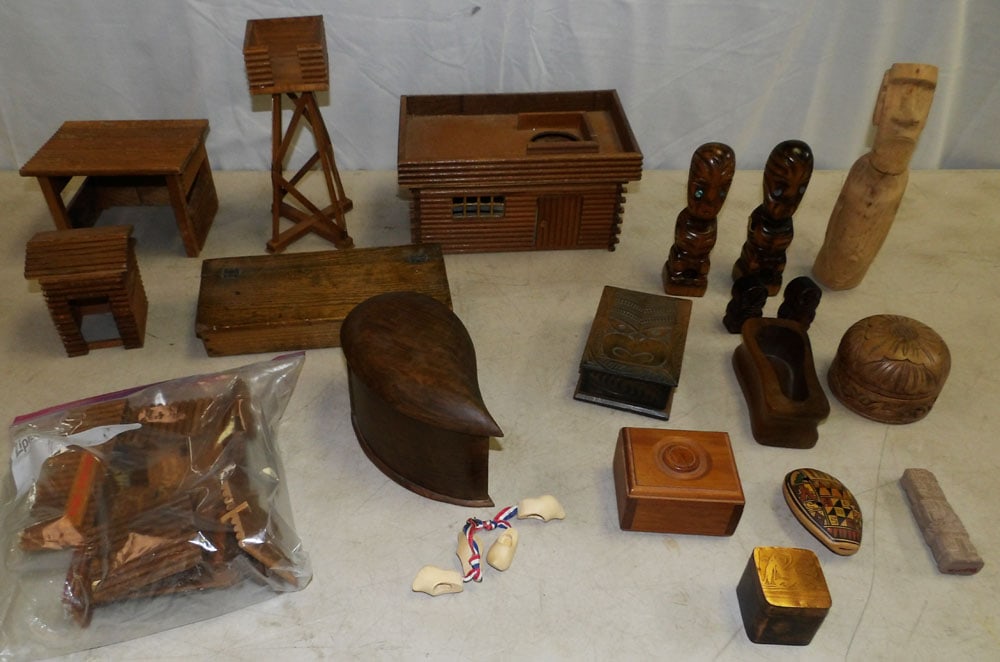 Lot of Wooden Items (1 of 4)