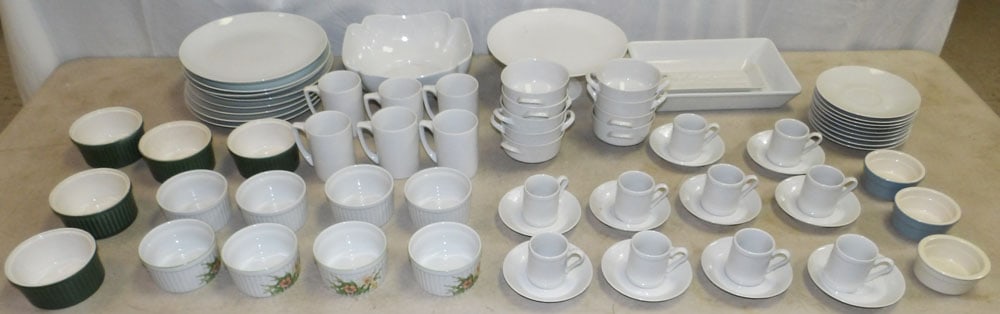 Lot of Porcelain Items (1 of 5)