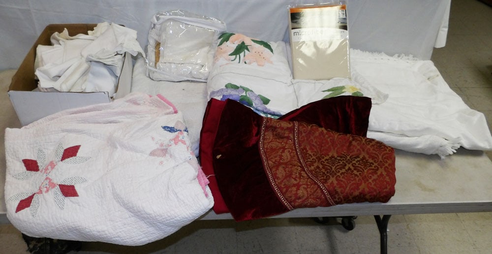 Lot of Linens (1 of 4)