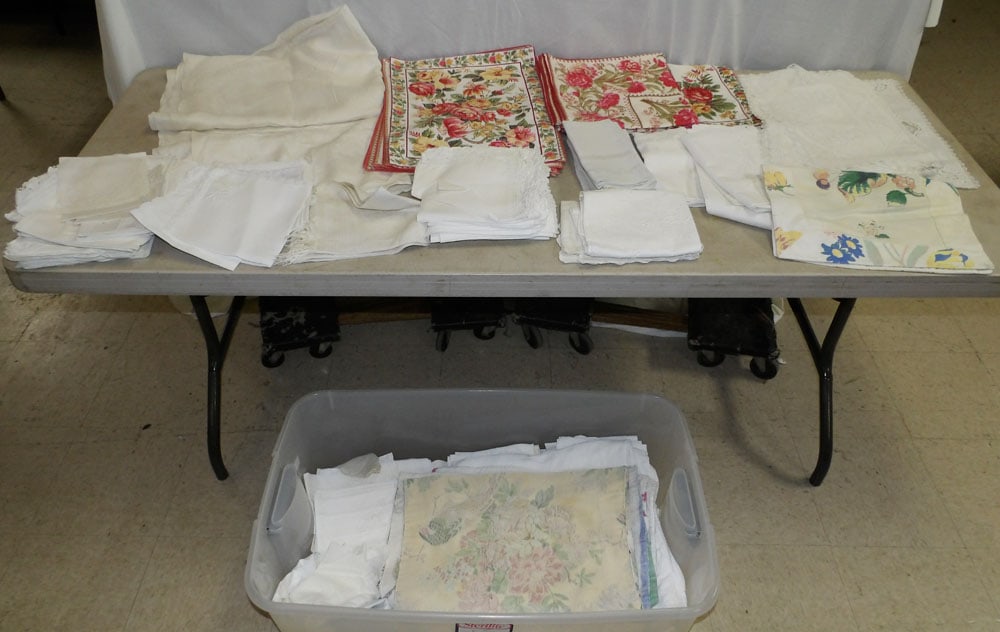 Lot of Linens (1 of 7)