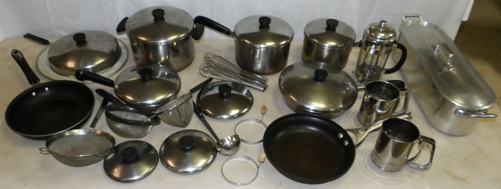 Lot of Pots & Pans (1 of 4)