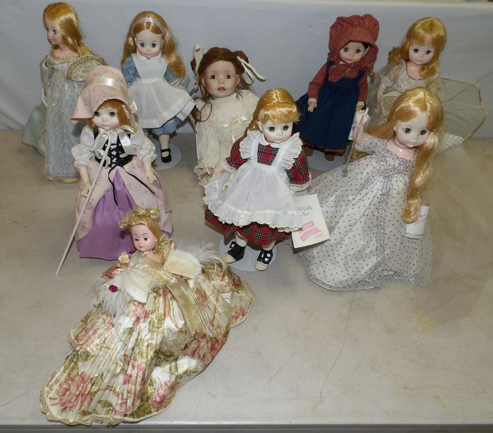 Lot of Dolls (1 of 3)