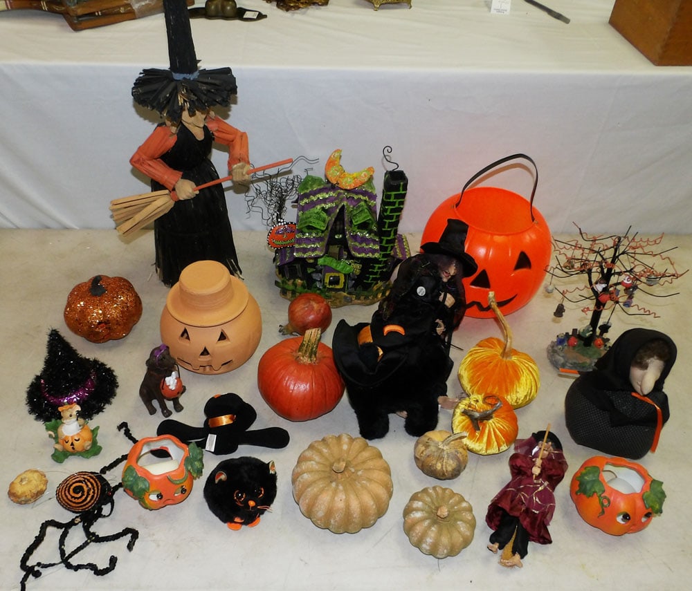 Lot of Halloween Decorations (1 of 5)