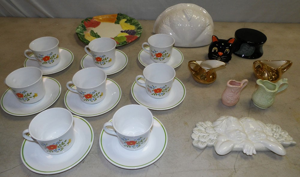 Lot of Porcelain Items (1 of 5)
