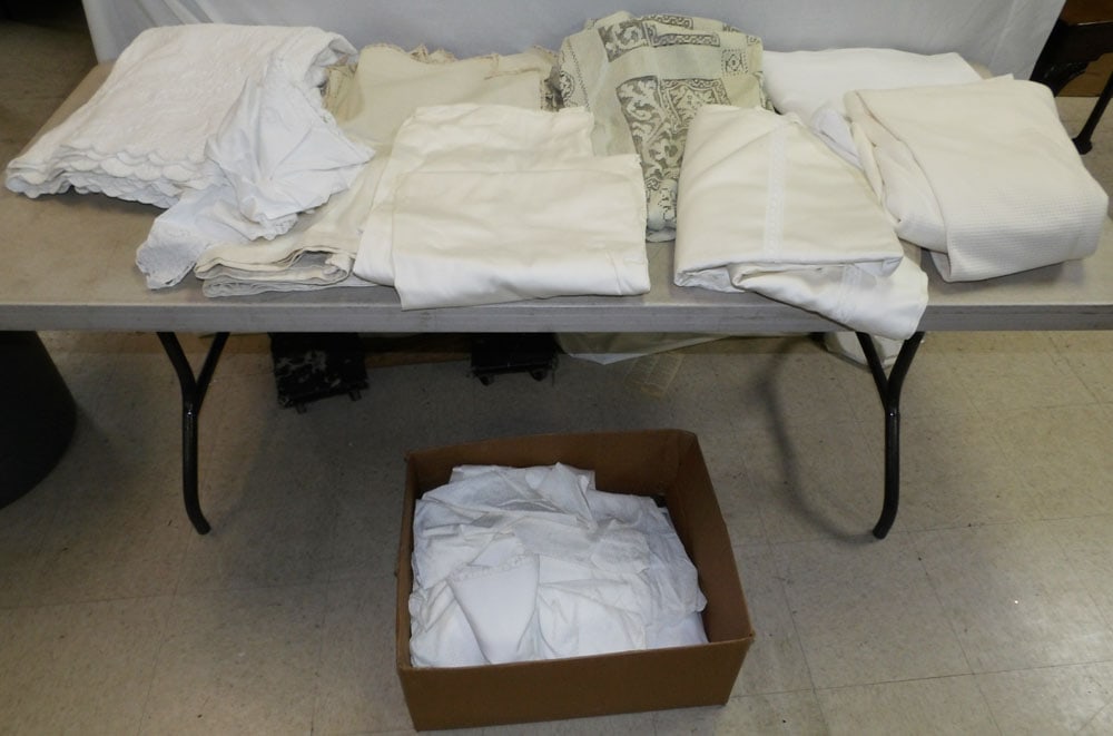 Lot of Linens (1 of 4)