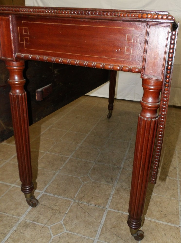 19th Century Mahogany Drop Leaf Dining Table - 3