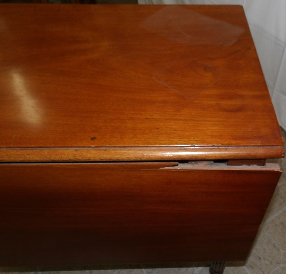 19th Century Mahogany Drop Leaf Dining Table - 4