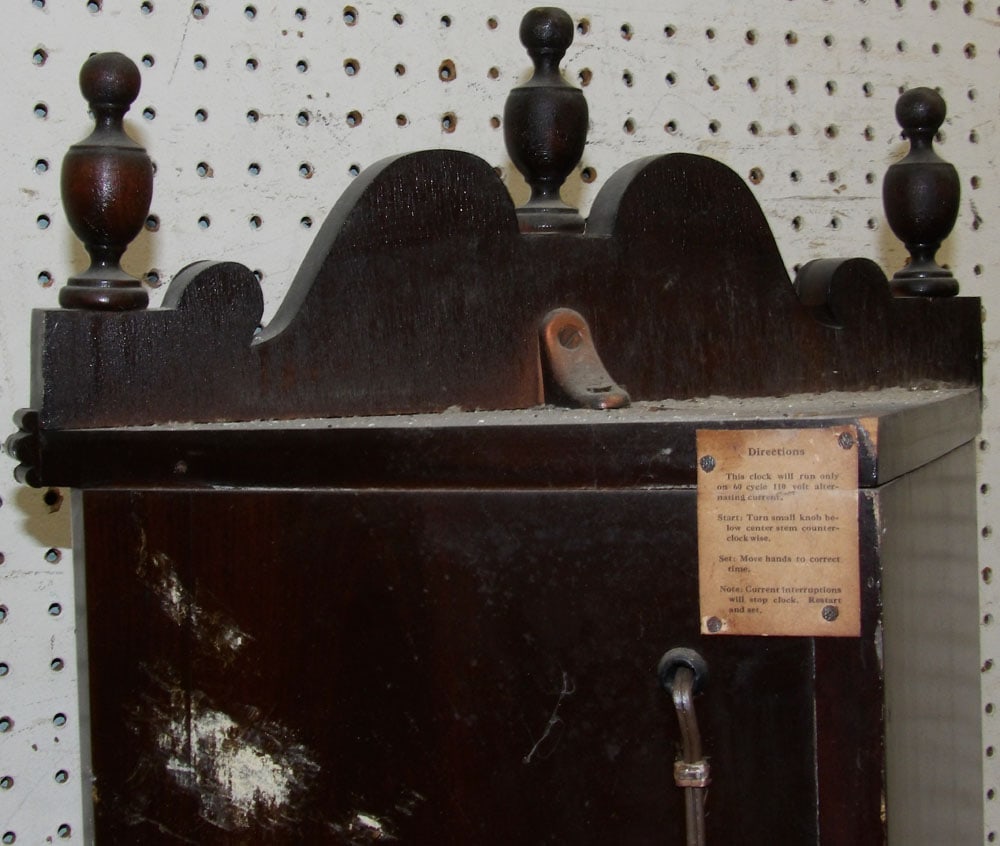 Walnut Corner Whatnot One Door Cabinet Clock - 9