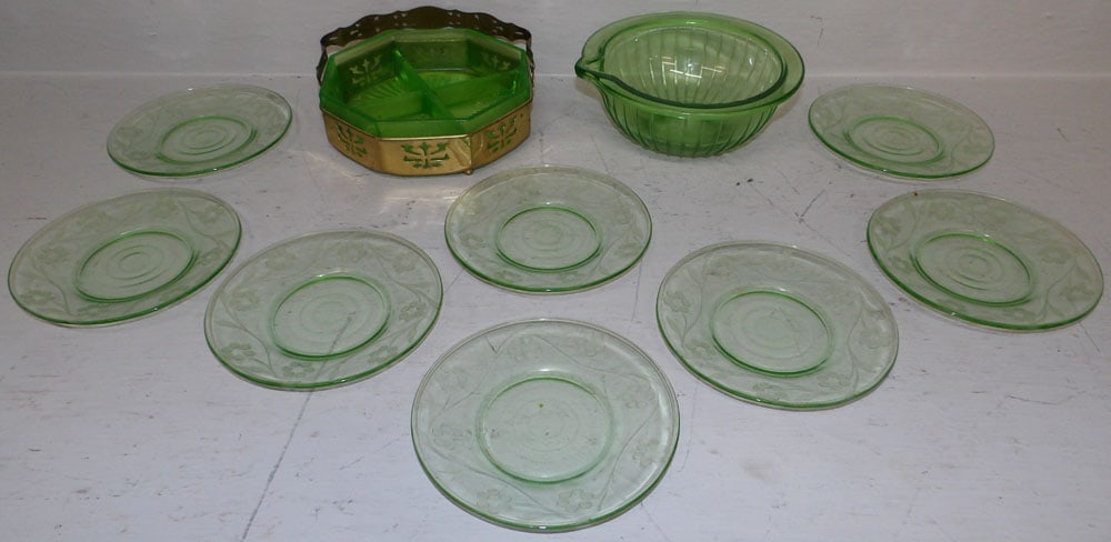 Lot Vaseline Glass Items (1 of 4)