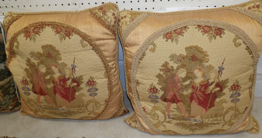Lot Decorative Pillows - 3
