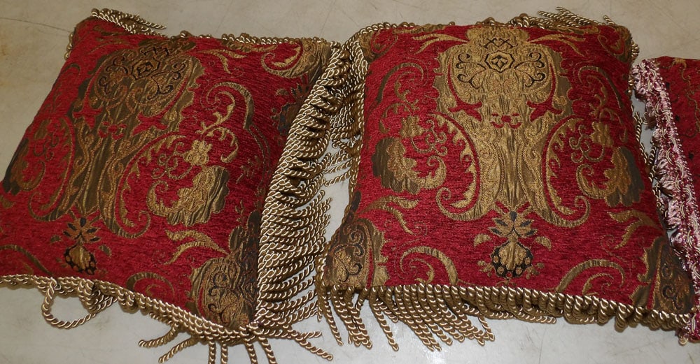 Lot Decorative Pillows - 4