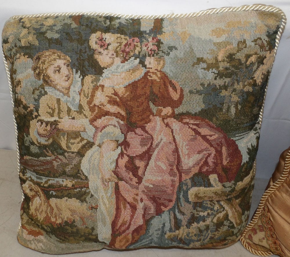 Lot Decorative Pillows - 5