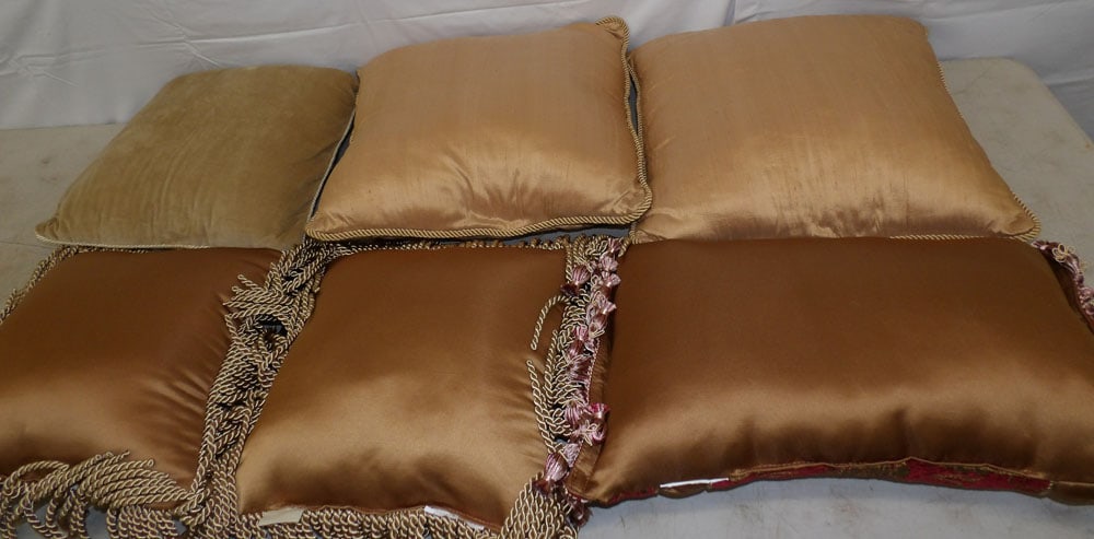 Lot Decorative Pillows - 6