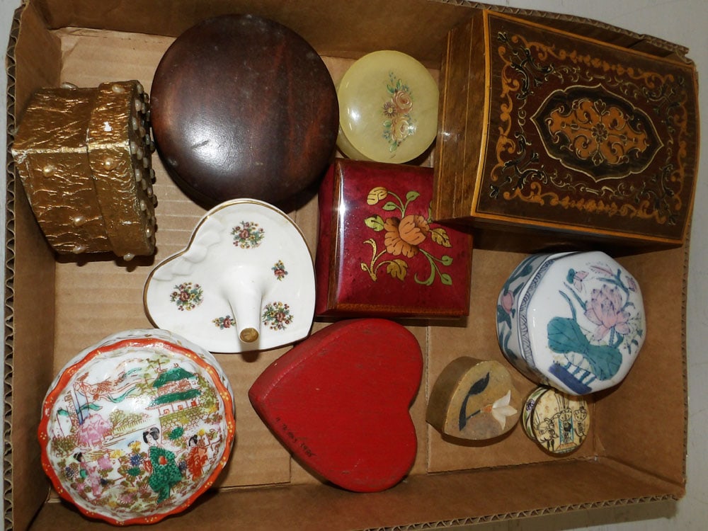 Lot Wood, Porcelain, & Marble Dresser Boxes (1 of 3)