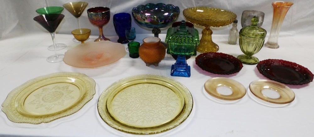 Lot Colored Glass Items (1 of 6)
