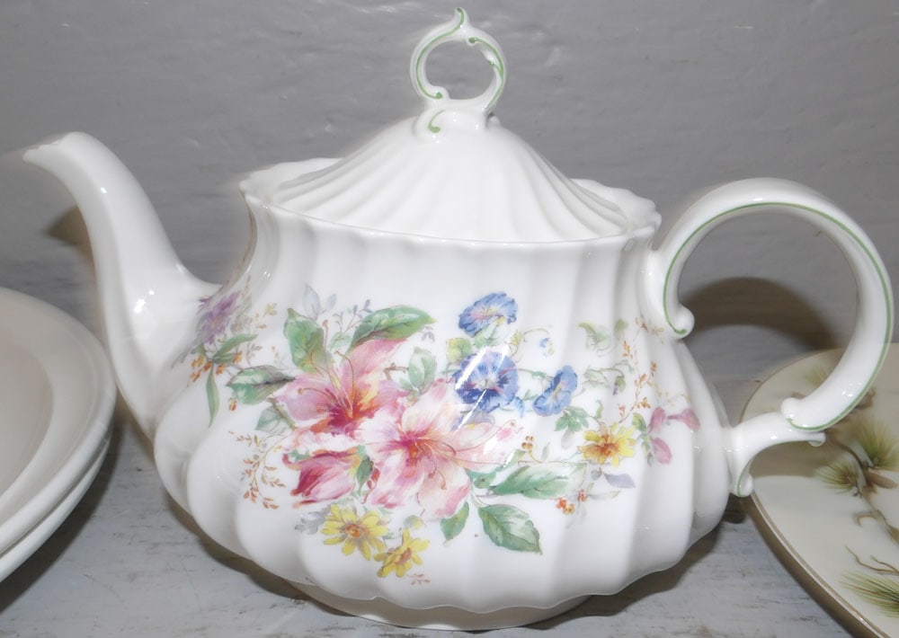 Lot Porcelain Items - 2