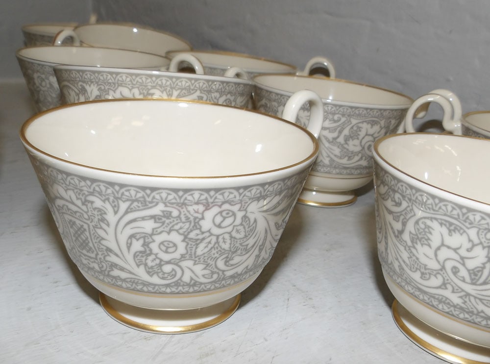 Lot Porcelain Items - 5