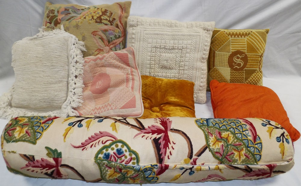 Lot Pillows (1 of 6)
