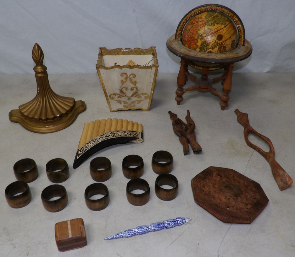 Lot of Wood Decorative Items (1 of 3)