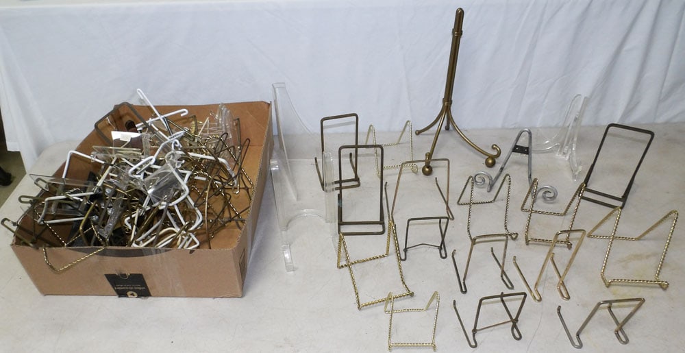 Lot of Acrylic & Metal Plate Stands (1 of 6)