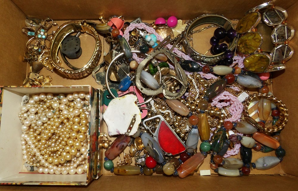 Lot of Costume Jewelry (1 of 3)