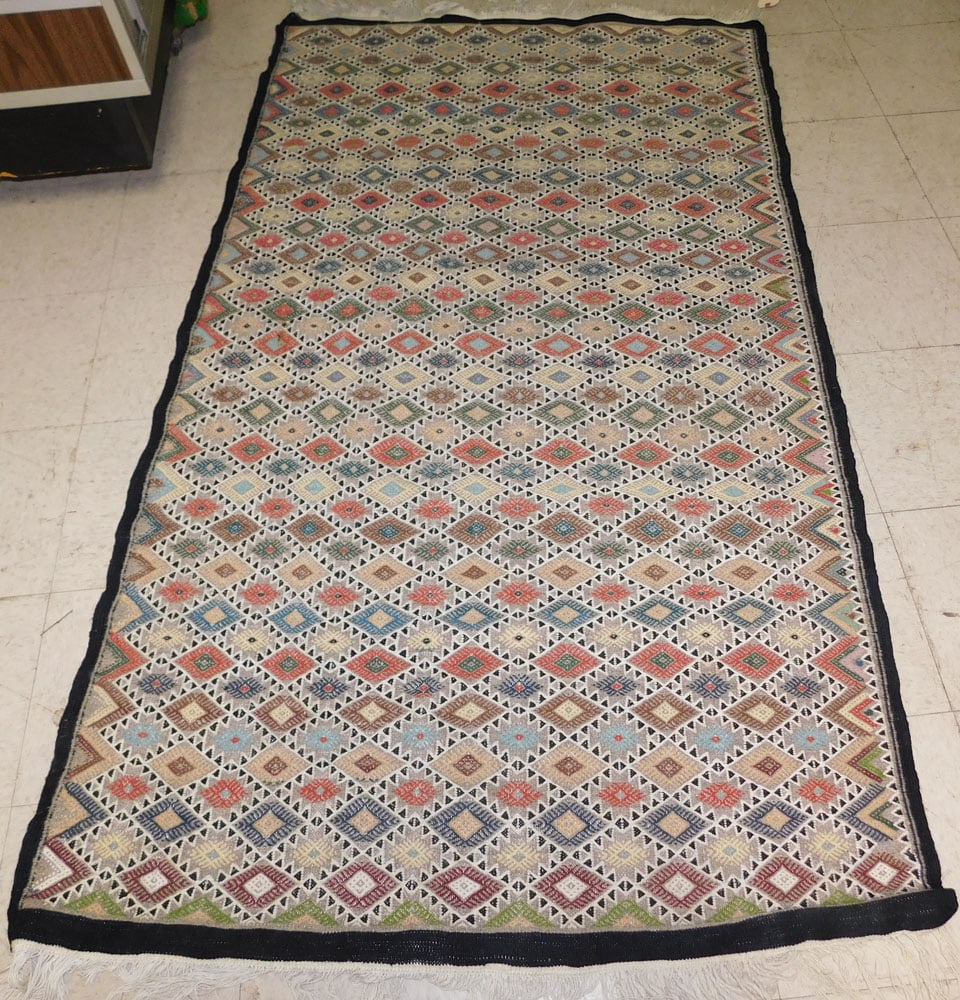 3' 7" x 6' 10" Hand Made Oriental Rug: 3' 7" x 6' 10" Hand Made Oriental Rug. ALL DESCRIPTIONS AND ANY CONDITION STATEMENT GIVEN BY LANGSTON AUCTION GALLERY ARE STRICTLY OPINIONS AND LANGSTON'S SHALL HAVE NO RESPONSIBILITY FOR ERRORS OR