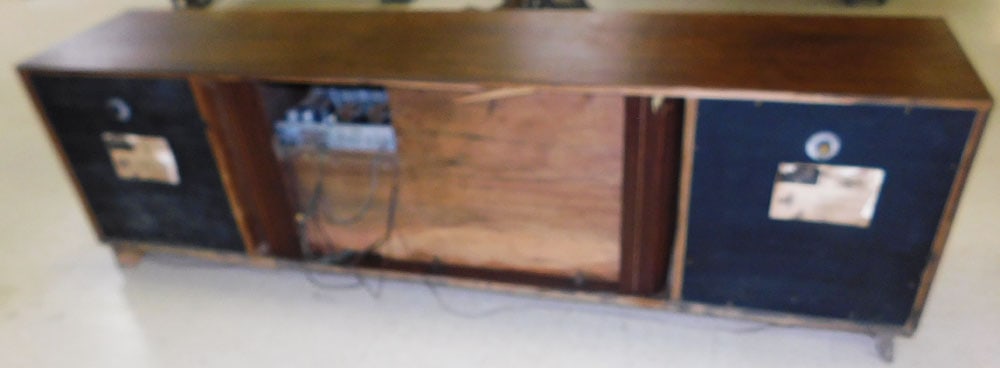 Mid Century Modern Walnut Case Radio - 10