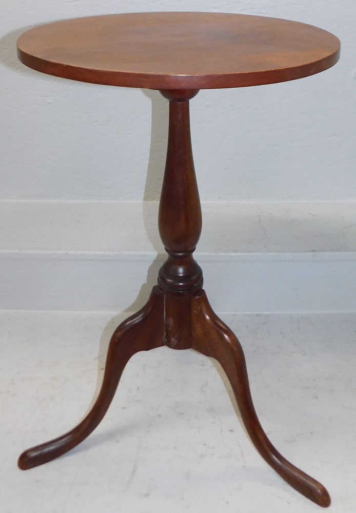 Antique Walnut Tilt Top Candlestand: Antique Walnut Tilt Top Candlestand . 26 1/2" H 17 3/4" Dia. ALL DESCRIPTIONS AND ANY CONDITION STATEMENT GIVEN BY LANGSTON AUCTION GALLERY ARE STRICTLY OPINIONS AND LANGSTON'S SHALL HAVE NO RESPONSIB