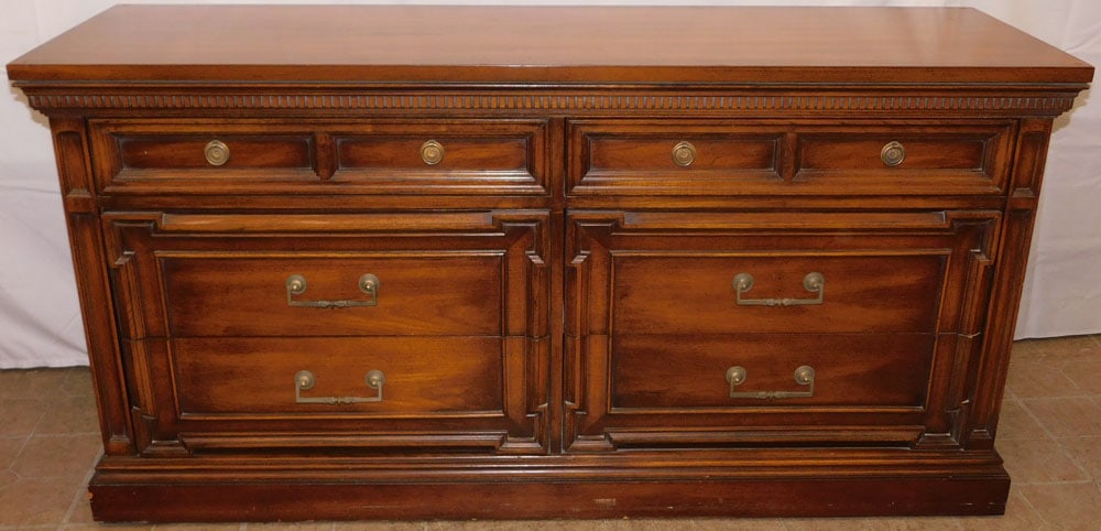 Mid Century Modern Six Drawer Walnut Credenza by White Furniture: Mid Century Modern Six Drawer Walnut Credenza by White Furniture . 31 1/4" H 61 3/4" W 19 1/2" D ALL DESCRIPTIONS AND ANY CONDITION STATEMENT GIVEN BY LANGSTON AUCTION GALLERY ARE STRICTLY OPINIONS AN