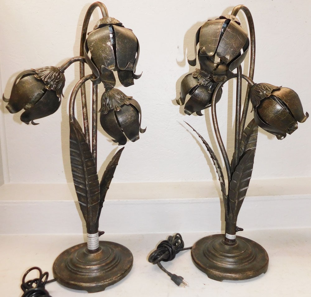 Pair of Large Painted Metal Tulip Form Three Light Lamps: Pair of Large Painted Metal Tulip Form Three Light Lamps. 33 3/4" H 17" W ALL DESCRIPTIONS AND ANY CONDITION STATEMENT GIVEN BY LANGSTON AUCTION GALLERY ARE STRICTLY OPINIONS AND LANGSTON'S SHALL HAVE