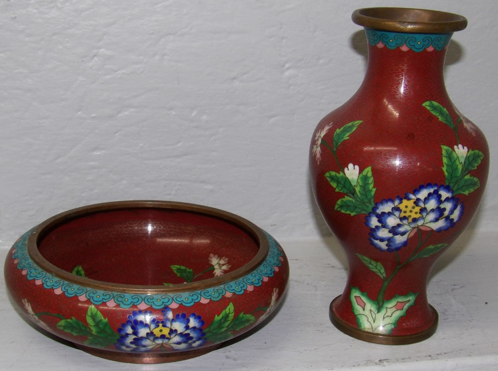 Rust Red Chinese Cloisonne Vase & Matching Bowl: Rust Red Chinese Cloisonne Vase & Matching Bowl . Up to 9" H 4 1/2" Dia. ALL DESCRIPTIONS AND ANY CONDITION STATEMENT GIVEN BY LANGSTON AUCTION GALLERY ARE STRICTLY OPINIONS AND LANGSTON'S SHALL