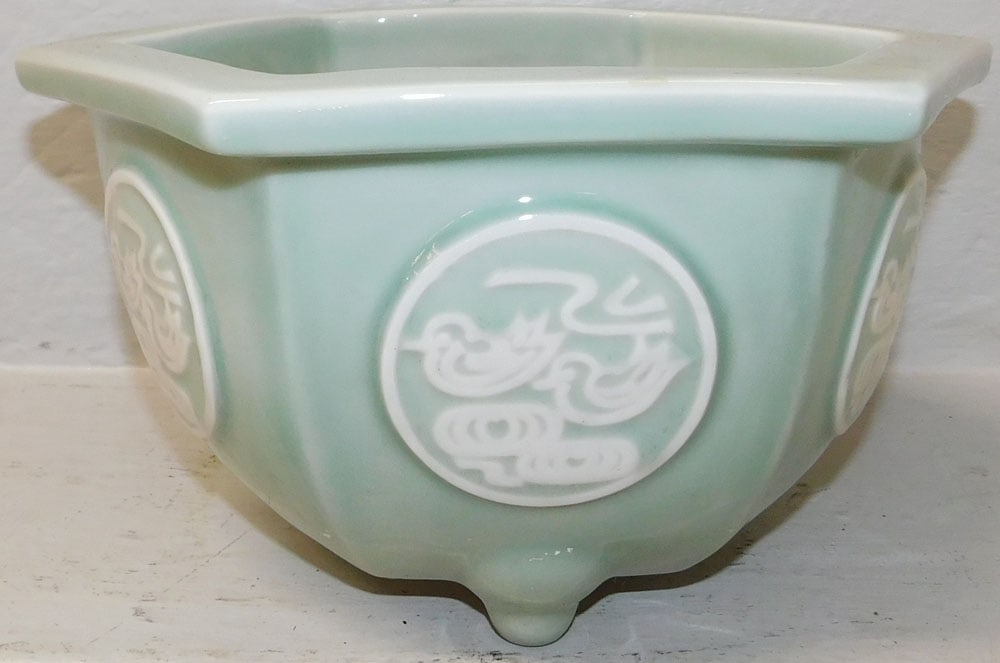 Oriental Celadon Porcelain Jardiniere: Oriental Celadon Porcelain Jardiniere . 6 1/4" H 11 1/2" Dia. ALL DESCRIPTIONS AND ANY CONDITION STATEMENT GIVEN BY LANGSTON AUCTION GALLERY ARE STRICTLY OPINIONS AND LANGSTON'S SHALL HAVE NO