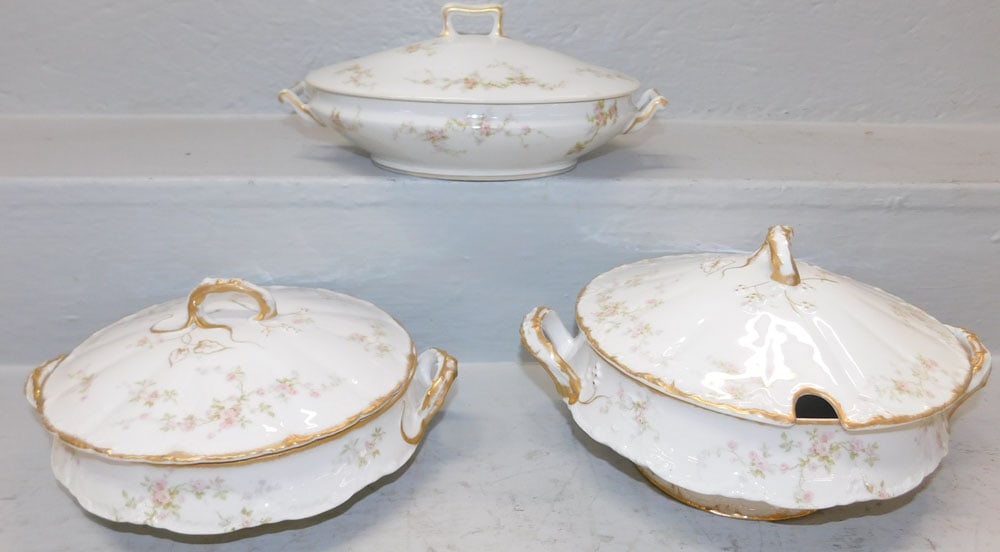 Three Limoges Painted Porcelain Covered Dishes: Three Limoges Painted Porcelain Covered Dishes . Up to 5 1/4" H 10 1/2" W ALL DESCRIPTIONS AND ANY CONDITION STATEMENT GIVEN BY LANGSTON AUCTION GALLERY ARE STRICTLY OPINIONS AND LANGSTON'S SHALL