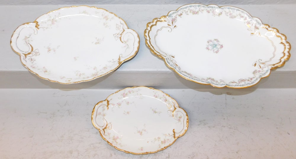 Three Graduated Painted Porcelain Limoges Platters: Three Graduated Painted Porcelain Limoges Platters . Up to 15 1/2" x 10 1/2" ALL DESCRIPTIONS AND ANY CONDITION STATEMENT GIVEN BY LANGSTON AUCTION GALLERY ARE STRICTLY OPINIONS AND LANGSTON'S