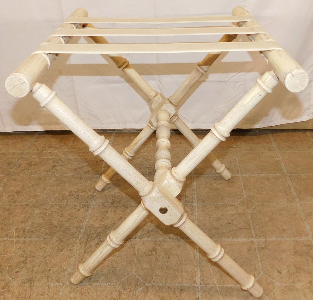 Painted Oak Faux Bamboo Luggage Rack: Painted Oak Faux Bamboo Luggage Rack . 21" H 20 1/2" W 18 1/4" D ALL DESCRIPTIONS AND ANY CONDITION STATEMENT GIVEN BY LANGSTON AUCTION GALLERY ARE STRICTLY OPINIONS AND LANGSTON'S SHALL HAVE NO