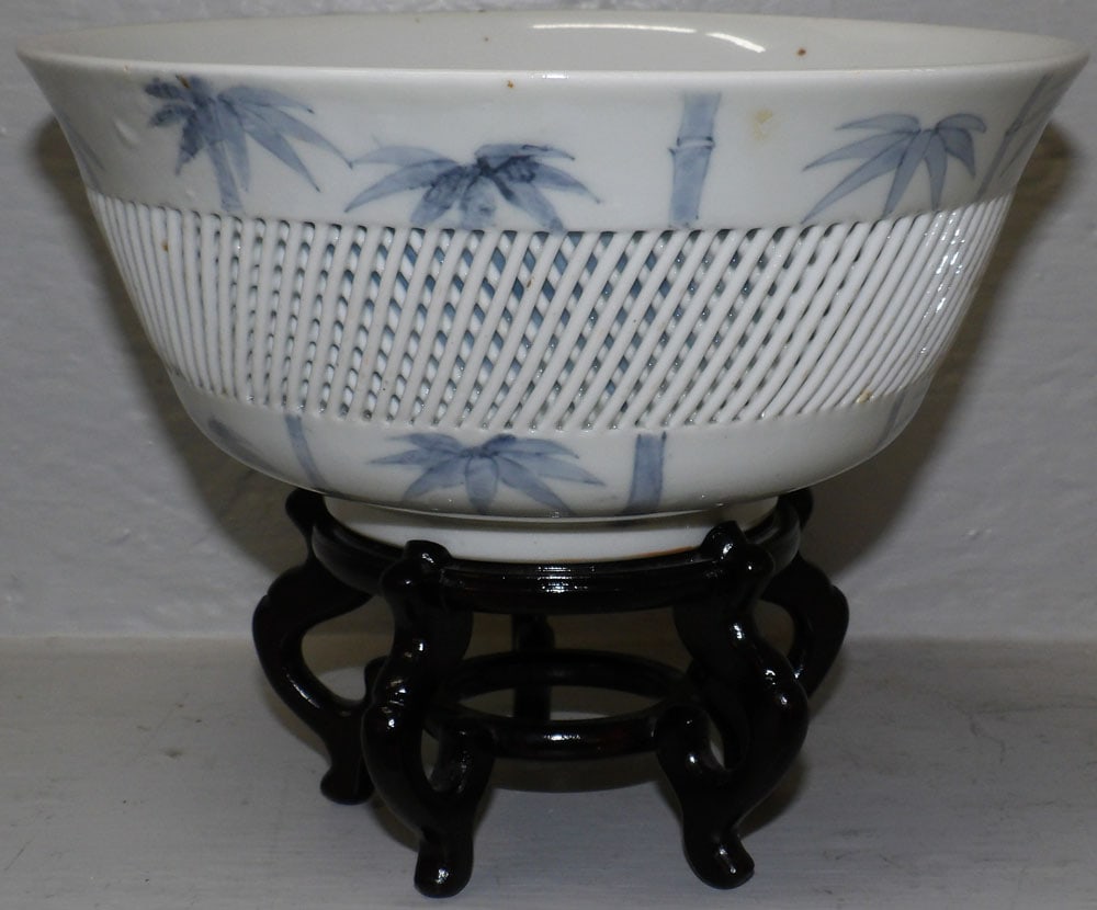 Oriental Blue & White Porcelain Bowl on Teak Wood Stand: Oriental Blue & White Porcelain Bowl on Teak Wood Stand . 4" H 8 3/4" Dia. ALL DESCRIPTIONS AND ANY CONDITION STATEMENT GIVEN BY LANGSTON AUCTION GALLERY ARE STRICTLY OPINIONS AND LANGSTON'S SHALL