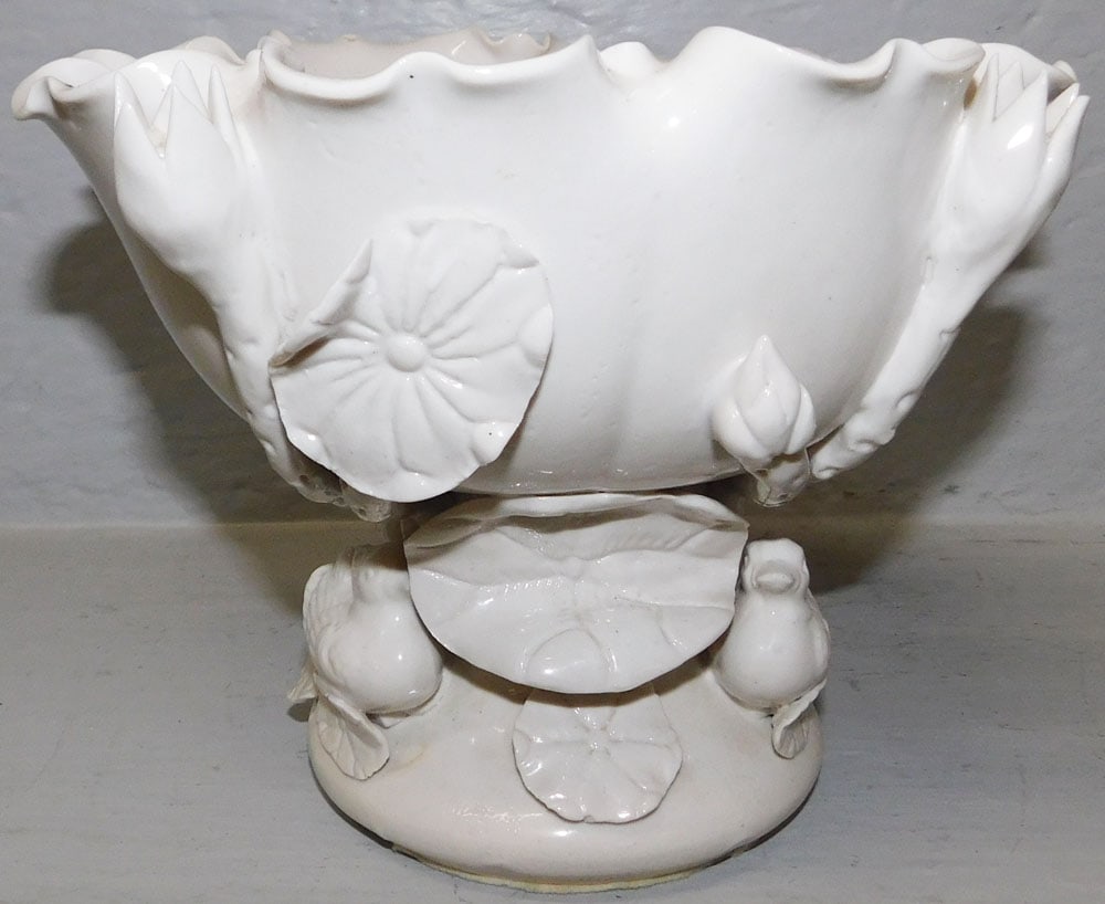 Oriental Porcelain Pedestal Bowl with Duck & Water Lily Motif: Oriental Porcelain Pedestal Bowl with Duck & Water Lily Motif . 6 1/2" H 8" W ALL DESCRIPTIONS AND ANY CONDITION STATEMENT GIVEN BY LANGSTON AUCTION GALLERY ARE STRICTLY OPINIONS AND LANGSTON'S