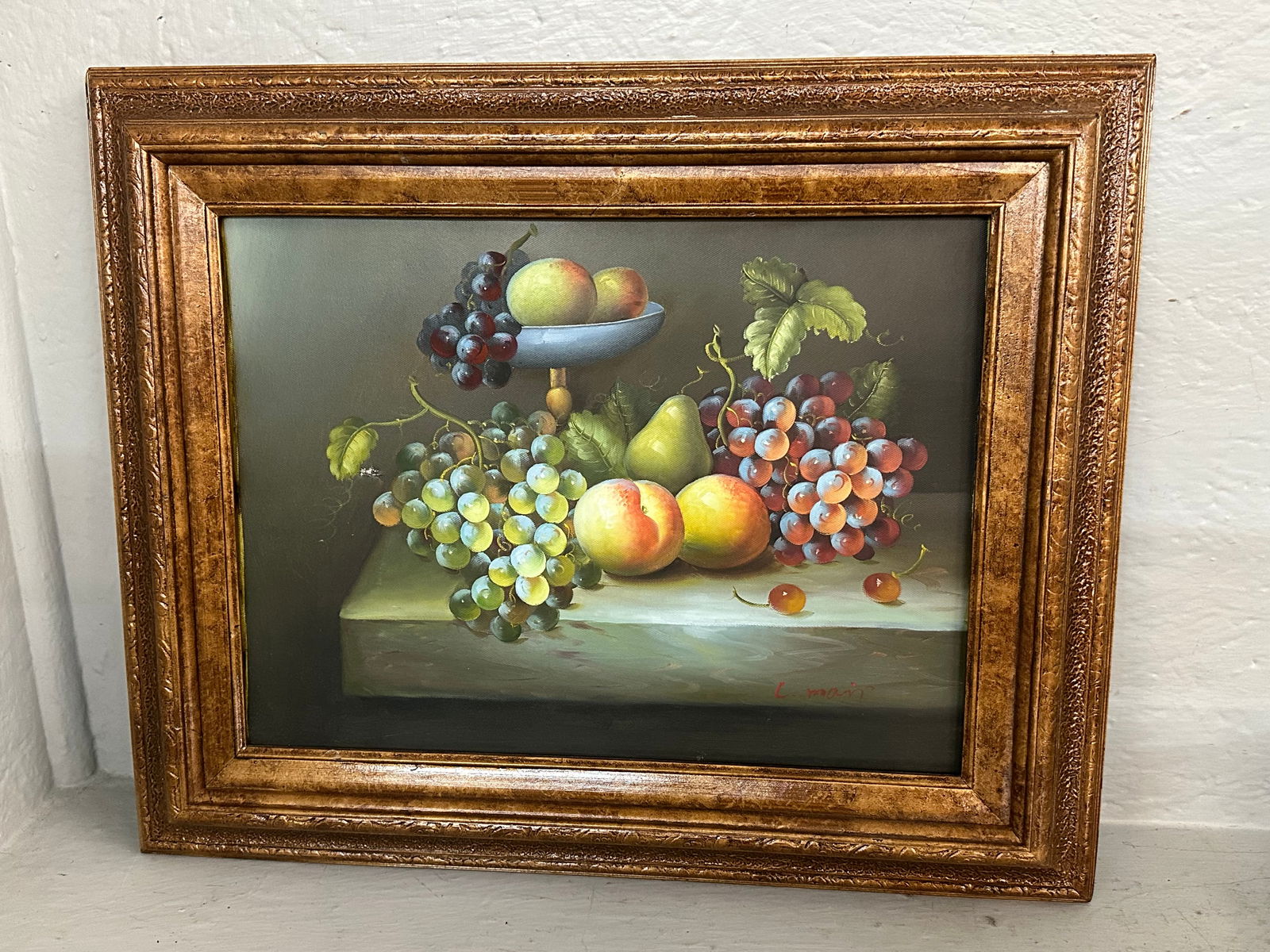 Two Tone Framed Oil on Canvas Still Life Artist Signed: Two Tone Framed Oil on Canvas Still Life Artist Signed. br> ALL DESCRIPTIONS AND ANY CONDITION STATEMENT GIVEN BY LANGSTON AUCTION GALLERY ARE STRICTLY OPINIONS AND LANGSTON'S SHALL HAVE NO