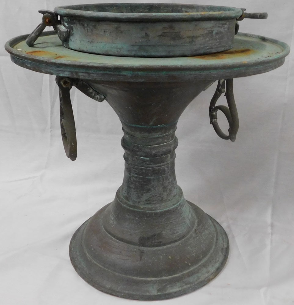 Antique Two Piece Brass Planter: Antique Two Piece Brass Planter . 18" H 18" Dia. ALL DESCRIPTIONS AND ANY CONDITION STATEMENT GIVEN BY LANGSTON AUCTION GALLERY ARE STRICTLY OPINIONS AND LANGSTON'S SHALL HAVE NO RESPONSIBILITY FOR