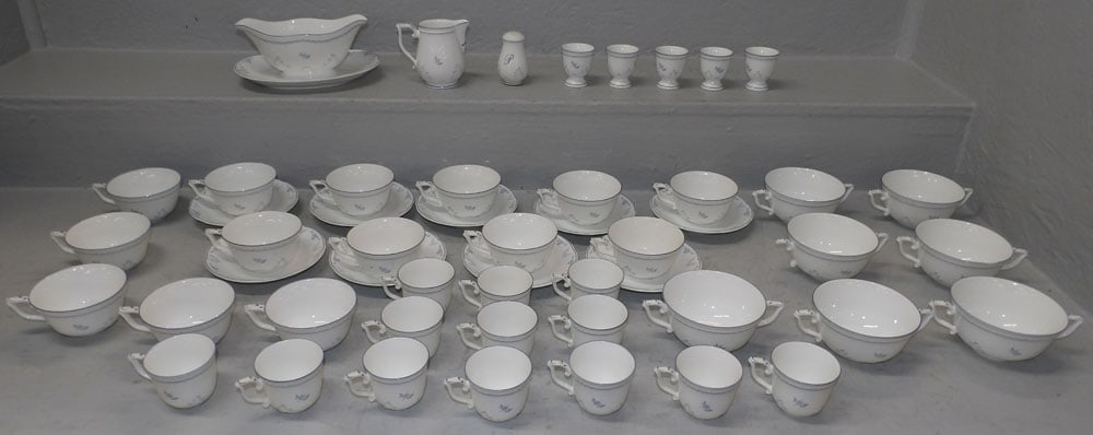 Sixty Two Pieces of Villeroy & Boch 'Vienna' Gerrman China: Sixty Two Pieces of Villeroy & Boch 'Vienna' Gerrman China. Up to 3 1/4" H 8 1/4" W 6 1/2" D ALL DESCRIPTIONS AND ANY CONDITION STATEMENT GIVEN BY LANGSTON AUCTION GALLERY ARE STRICTLY OPINIONS AND