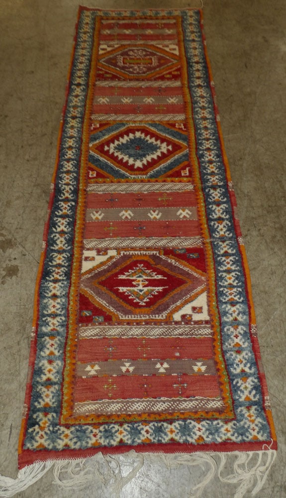 2' 8" x 9' Hand Made Oriental Rug (1 of 7)