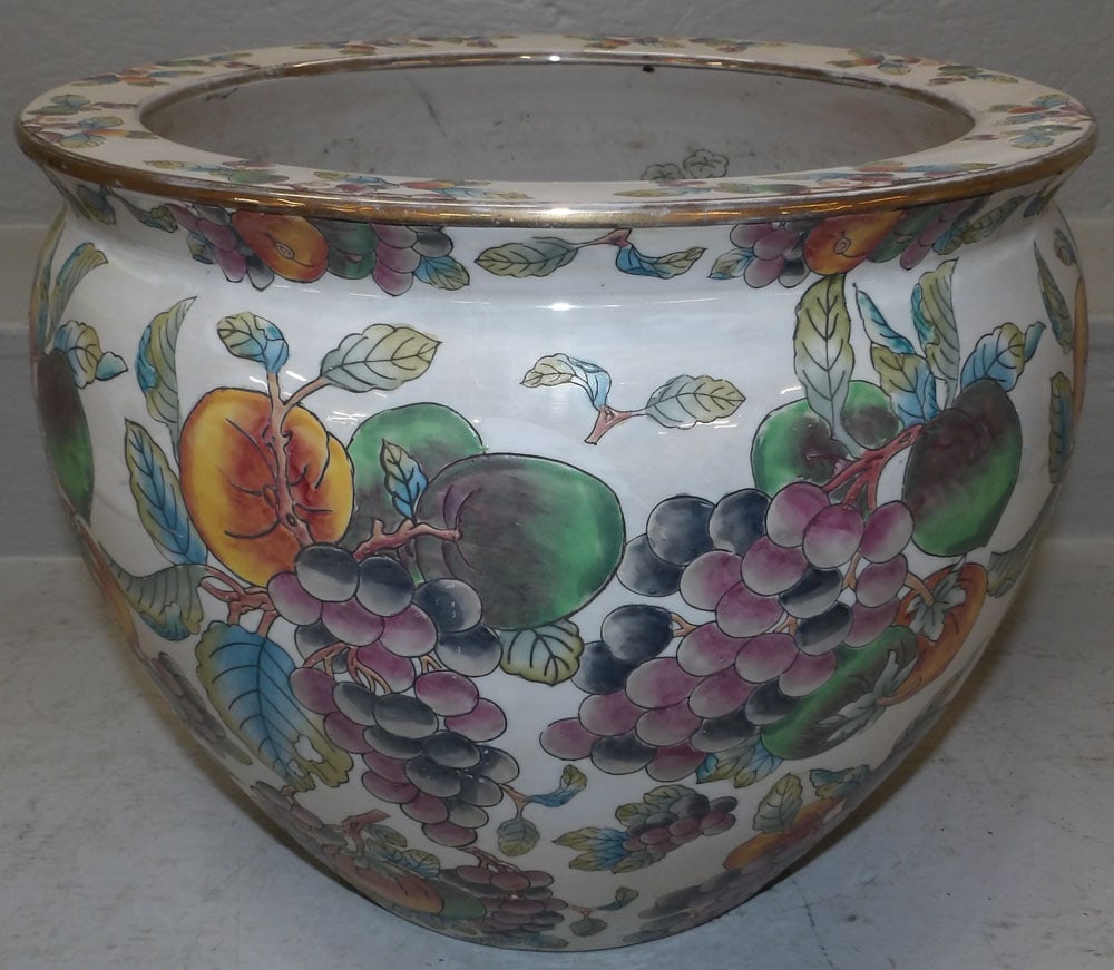 Oriental Porcelain Jardiniere: Oriental Porcelain Jardiniere . 12 1/4" H 15 1/2" Dia. ALL DESCRIPTIONS AND ANY CONDITION STATEMENT GIVEN BY LANGSTON AUCTION GALLERY ARE STRICTLY OPINIONS AND LANGSTON'S SHALL HAVE NO