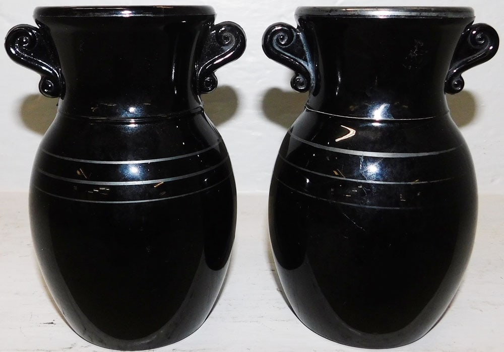 Pair of Purple Amethyst L. E. Smith Glass Vases: Pair of Purple Amethyst L. E. Smith Glass Vases. 6 1/4" H 4 1/4" Dia. ALL DESCRIPTIONS AND ANY CONDITION STATEMENT GIVEN BY LANGSTON AUCTION GALLERY ARE STRICTLY OPINIONS AND LANGSTON'S SHALL HAVE