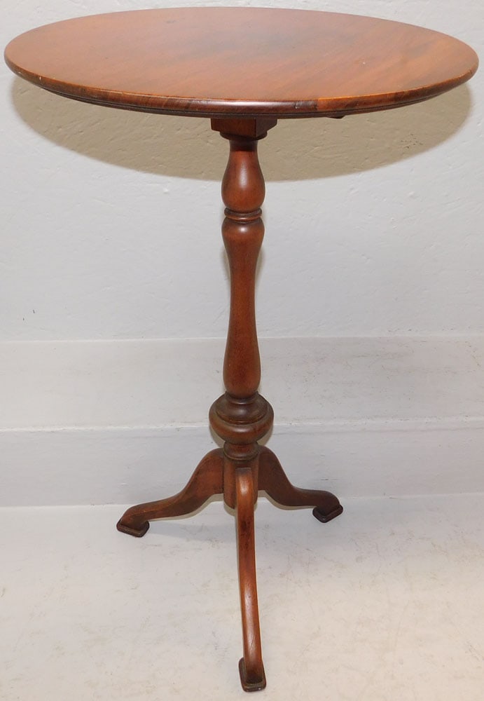 Antique Mahogany Tilt Top Candlestand: Antique Mahogany Tilt Top Candlestand . 27" H 16" Dia. ALL DESCRIPTIONS AND ANY CONDITION STATEMENT GIVEN BY LANGSTON AUCTION GALLERY ARE STRICTLY OPINIONS AND LANGSTON'S SHALL HAVE NO