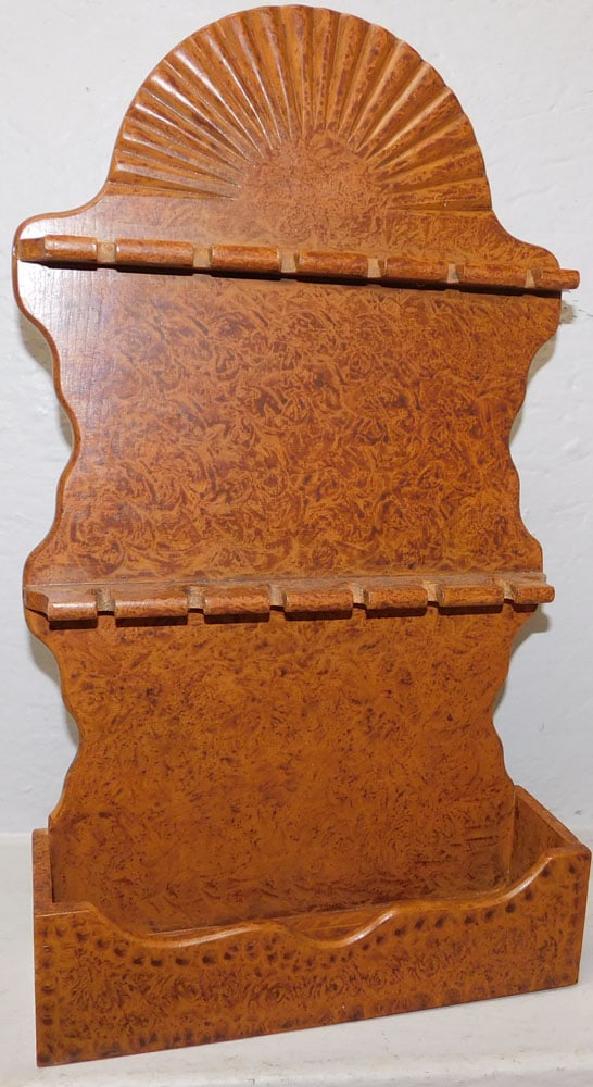 Walnut Grain Painted Spoon Rack: Walnut Grain Painted Spoon Rack. 18 1/4" H 10 1/2" W 3 1/4" D ALL DESCRIPTIONS AND ANY CONDITION STATEMENT GIVEN BY LANGSTON AUCTION GALLERY ARE STRICTLY OPINIONS AND LANGSTON'S SHALL HAVE NO