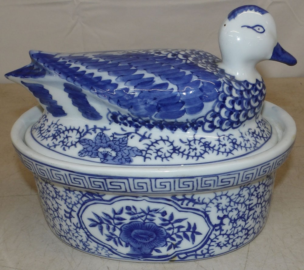 Oriental Blue & White Porcelain Duck Form Covered Dish: Oriental Blue & White Porcelain Duck Form Covered Dish . 7 1/2" H 9 1/2" W 7 1/4" D ALL DESCRIPTIONS AND ANY CONDITION STATEMENT GIVEN BY LANGSTON AUCTION GALLERY ARE STRICTLY OPINIONS AND