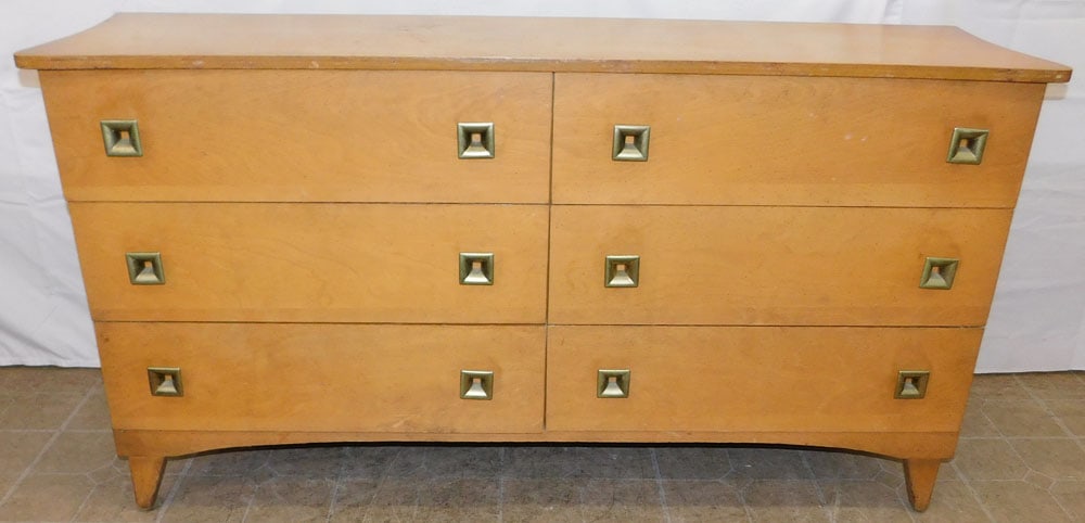 Mid Century Maple Six Drawer Credenza: Mid Century Maple Six Drawer Credenza . 32 1/2" H 59 1/2" W 16 1/2" D ALL DESCRIPTIONS AND ANY CONDITION STATEMENT GIVEN BY LANGSTON AUCTION GALLERY ARE STRICTLY OPINIONS AND LANGSTON'S SHALL HAVE