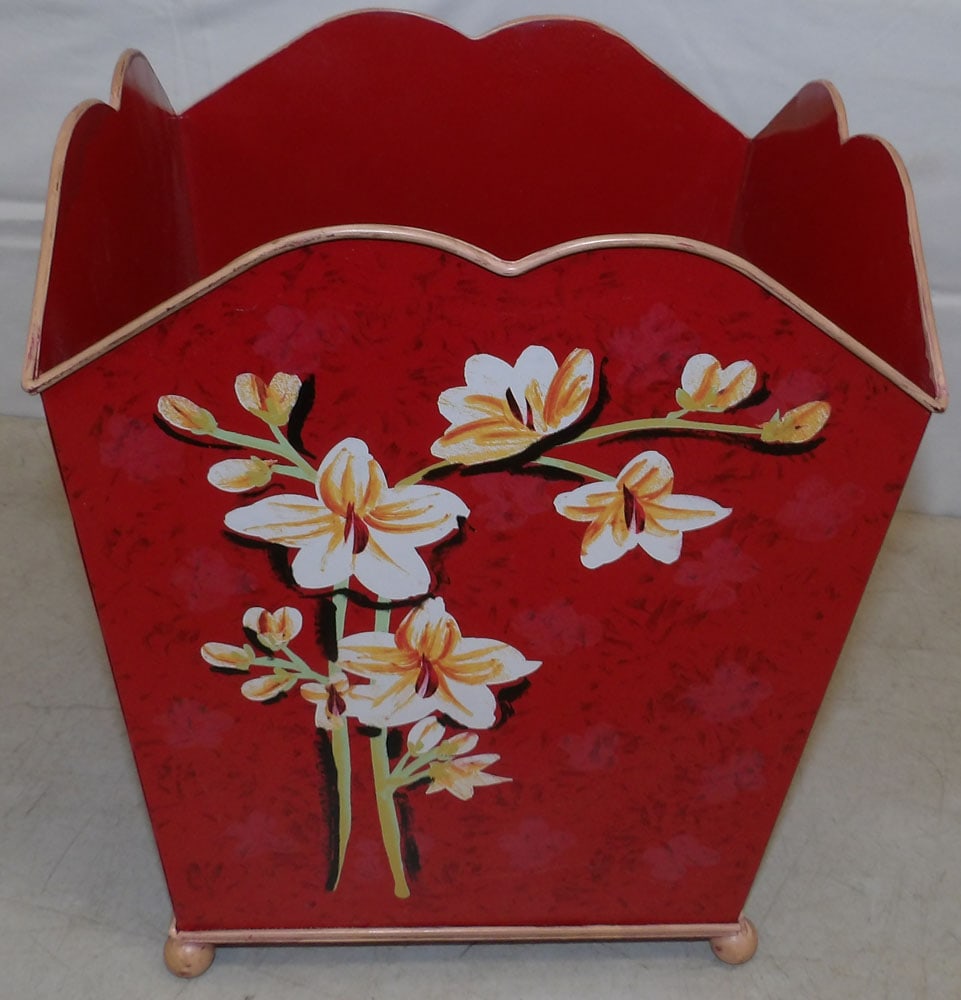 Painted Metal Jardiniere: Painted Metal Jardiniere. 12 1/2" H 12 1/2" W 10 1/2" D ALL DESCRIPTIONS AND ANY CONDITION STATEMENT GIVEN BY LANGSTON AUCTION GALLERY ARE STRICTLY OPINIONS AND LANGSTON'S SHALL HAVE NO