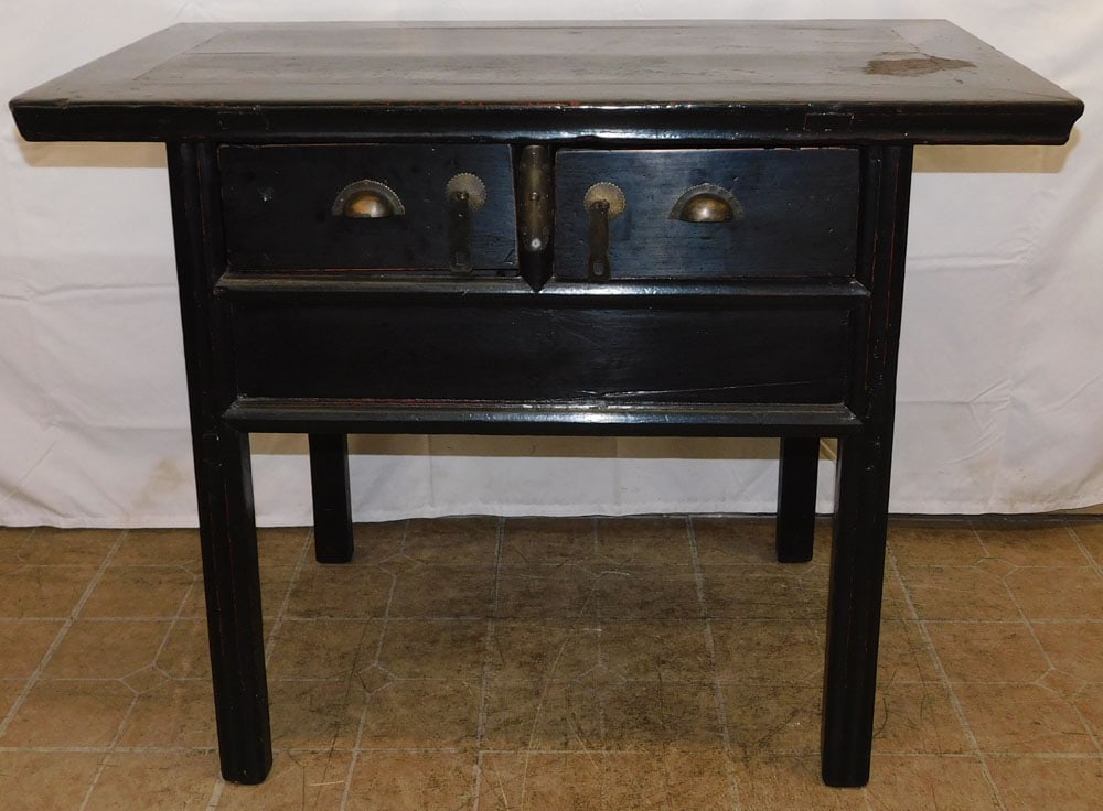 Black Lacquered Oriental Server: Black Lacquered Oriental Server . 32" H 40 3/4" W 23 1/4" D ALL DESCRIPTIONS AND ANY CONDITION STATEMENT GIVEN BY LANGSTON AUCTION GALLERY ARE STRICTLY OPINIONS AND LANGSTON'S SHALL HAVE NO