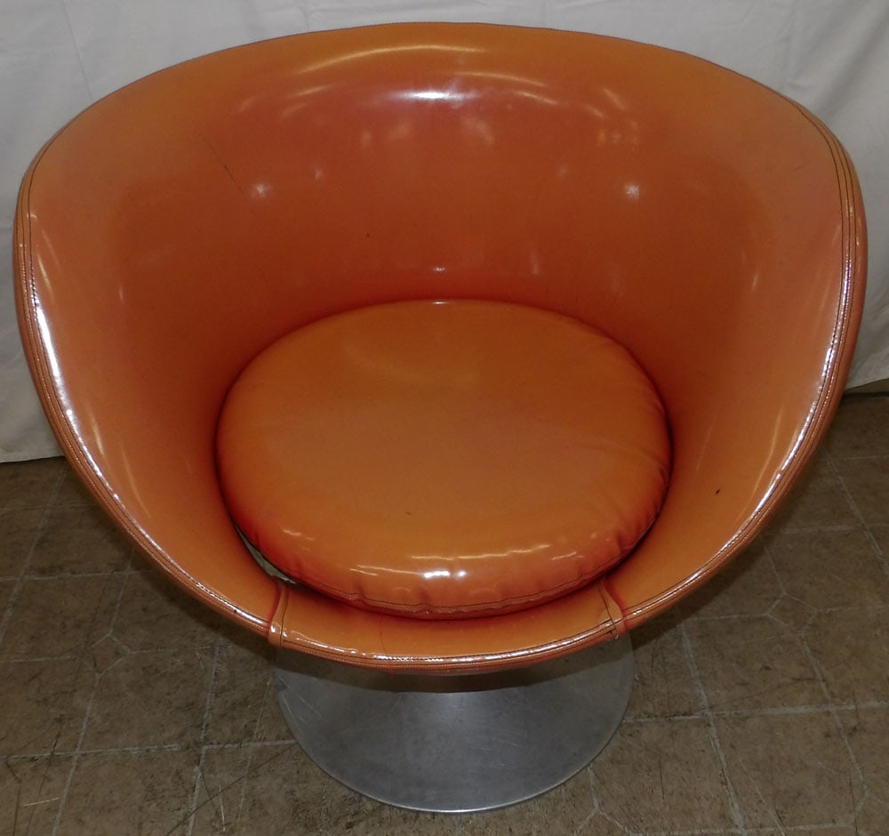 Mid Century Modern Vinyl Upholstered & Aluminum Revolving Chair: Mid Century Modern Vinyl Upholstered & Aluminum Revolving Chair . 27" H 28 1/2" W 25" D ALL DESCRIPTIONS AND ANY CONDITION STATEMENT GIVEN BY LANGSTON AUCTION GALLERY ARE STRICTLY OPINIONS AND